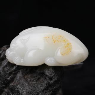 名称:新疆和田玉貔貅把件 掌上有财材料:和田玉尺寸:56*44*46mm重量